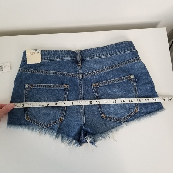 NWT Anthropologie Pilcro The Low-Slung Cut Off Denim Shorts Button Up Size 26P - Picture 3 of 12